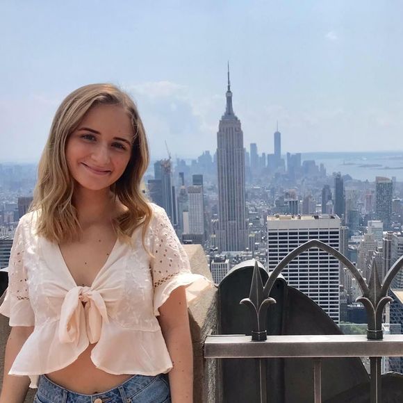 Meet your Posher, Amanda - Picture 1 of 1